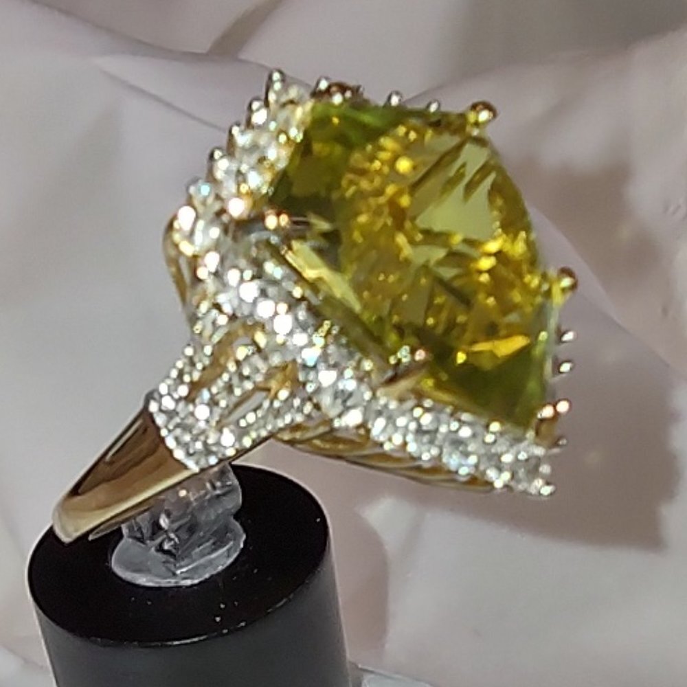 Green yellow Qtrz Zircon ring